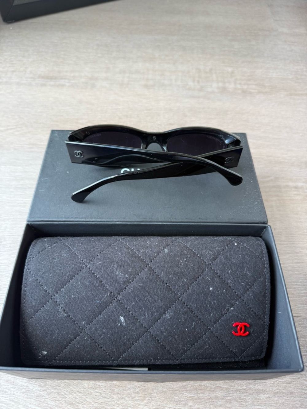 CHANEL Black Cat-Eye Sunglasses with Quilted Case - Picture 3 of 4